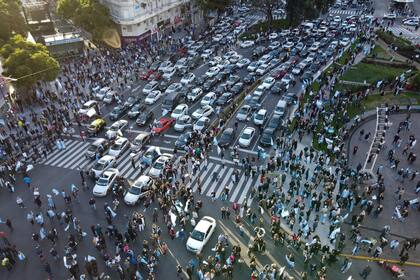 Vista aérea de la multitud que copó la Plaza de la República, en Buenos Aires.