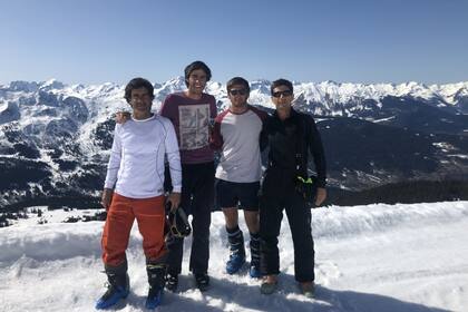 El arquitecto Serra con su hijo Justo, su hermano Gonzalo y su sobrino Mateo