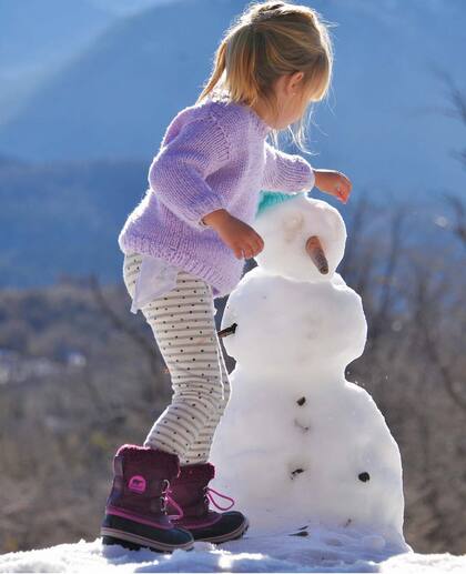 “Armar un muñeco de nieve, tomar chocolate caliente, esquiar… Todo resultó una aventura para mis hijas. Verlas disfrutar tanto fue lo más lindo del viaje”, cuenta el 10 goles.