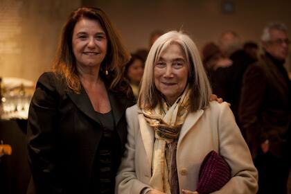 Mariana Povarché, , vicepresidenta de la Fundación Pan Klub, y María Kodama