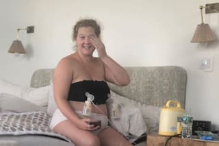 Post parto real. Por qué importa el puerperio de Amy Schumer