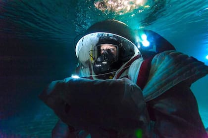 La australiana Sarah Jane Pell, artista, buzo profesional y astronauta