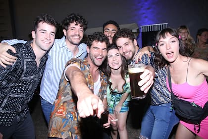 Sebastián Sinnott, Federico Salles, Diego Domínguez, Joaquín Flamini, Albert Baró, Luli Torn y Candela Vetrano