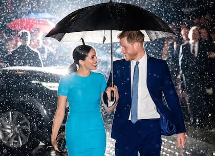 Una de las últimas imágenes de Harry y Meghan antes de su renuncia oficial a la realeza. De acuerdo con los especialistas, el príncipe entendió que él y su familia no tenían nada que hacer en el futuro de la monarquía