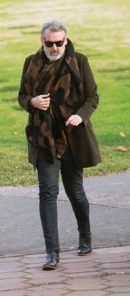 "A Inés la conocí cuando la vestí como madrina para el bautismo de Ariane, la hija de Máxima. Siento un dolor muy grande y cercano. Todavía no lo puedo creer”, dijo Benito Fernández tras saludar a la Reina.