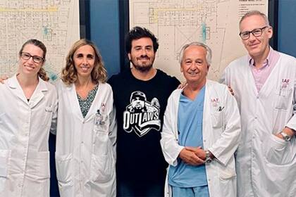 "Lo importante de confiar en un grupo de especialistas, y creer en la medicina, y ser el mejor alumno a la hora de hacer los tratamientos. Esta foto la sacamos el día que me contaron todo el procedimiento al que me iba a someter".