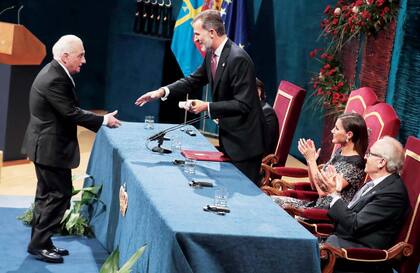 Tres años atrás los premios cambiaron de nombre y, desde entonces, el Rey los preside con la Reina. Este año, el director de cine Martin Scorsese se alzó con el Premio Princesa de Asturias de las Artes.