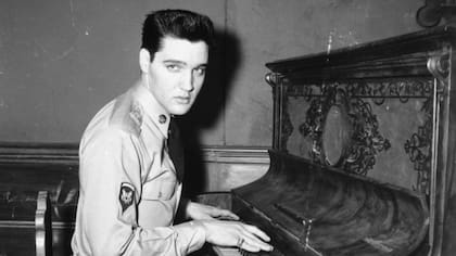 Un joven Elvis, en sus años como soldado del ejército estadounidense