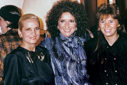 En 1986 con Roxy y Norma Aleandro, en la fiesta que le organizaron a la actriz a su regreso de Los Ángeles, tras haber ganado el Oscar con la película La historia oficial (de Luis Puenzo).