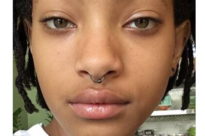 A principios del 2010 la artista firmó con Roc Nation, una discografía propiedad del rapero Jay Z