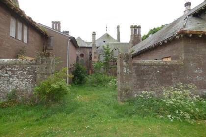 Los subastadores señalan que el edificio se encuentra en un estado de conservación "pobre"