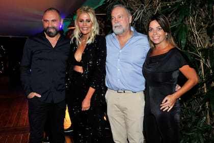 Fiesta con amigos: Barbie Simons, Gabriel Lage -el diseñador del vestido de novia de Pampita Ardohain- y la periodista Pía Shaw