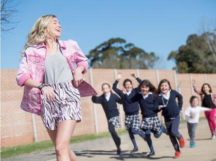 “Me gusta cuidarme el pelo y la cara, pero con mis cosas. Me compro un bañito de crema, todas las noches y mañanas me lavo la cara y me la hidrato”, revela Pilar sobre sus secretos de belleza.