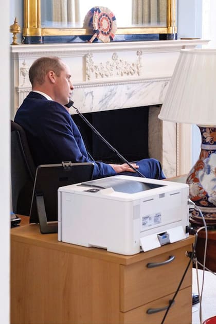 El príncipe William compartió una imagen de uno de sus últimos días de trabajo en su oficina del palacio de Kensington.