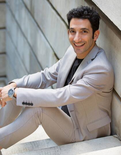 El actor comparte pantalla con Jonathan Pryce y Anthony Hopkins en la película Los dos papas