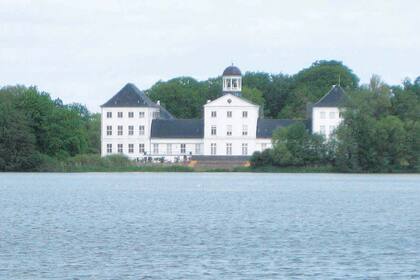La reina Margarita inicia siempre las vacaciones con sus hijos y nietos en Graasten, en el sur de Jutlandia, donde organiza los tradicionales posados de verano.