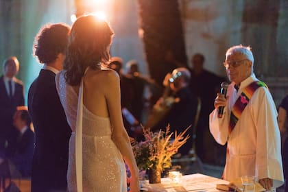 La bendición religiosa a cargo del padre Charly, de la diócesis de San Isidro.