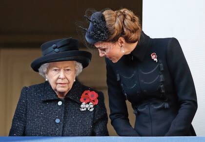 También estuvo junto a la reina Isabel II y Camilla, la mujer del príncipe Carlos, para ver el desfile de Remembrance Day, que tuvo lugar el domingo 10.