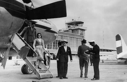 El Chacabuco, un Convair cv-240 que voló para Fama y luego pasó a Aerolíneas,en el aeropuerto de Pajas Blancas, Córdoba.