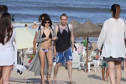 Tras lanzar su más reciente disco, Benito Cerati entró en modo vacaciones y disfruta de la playa con amigos