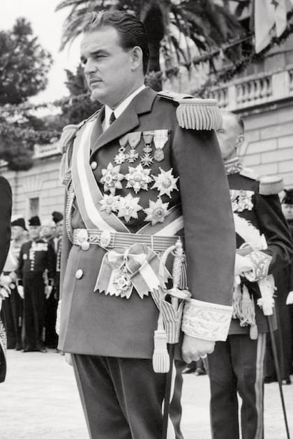 El día en el que Raniero se convirtió en soberano del principado, a los 26 años, Mónaco lo celebró con cinco días de coloridas fiestas.