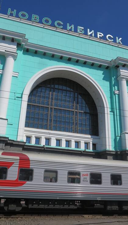 La estación vintage de Novosibirsk, una de las principales en la red del Transiberiano