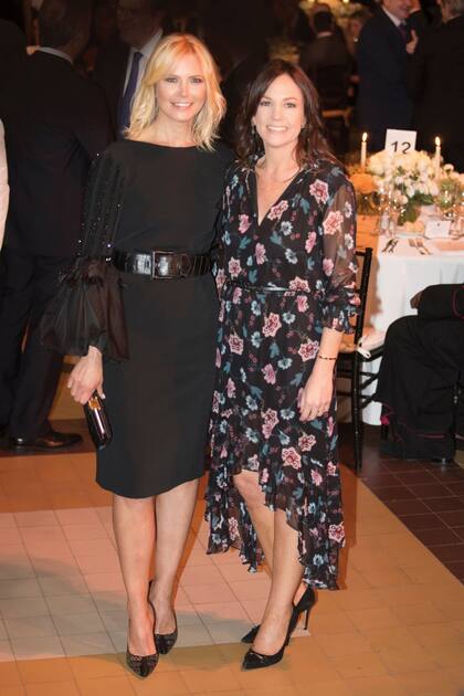 Valeria Mazza (lució un vestido de cóctel de Ménage à Trois) posó con la ministra de Salud y Desarrollo Social, Carolina Stanley.
