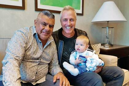 Días antes del partido de Argentina con Islandia, Marley y Mirko saludaron a Claudio “Chiqui” Tapia, presidente de la AFA. 