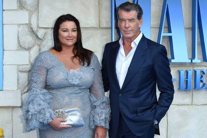 Pierce Brosman (Sam, en la película) junto a su esposa, Keely Shaye Smith