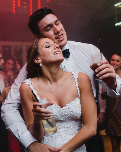 El brindis de fin de fiesta. El lugar elegido para la luna de miel fue Punta Cana y la isla de Bayahíbe. “Queremos un all inclusive para descansar los diez días sin hacer nada más que ir a la playa”.