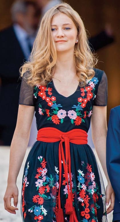 La princesa Elisabeth de Bélgica sorprendió a todos con su elegante look el Día Nacional en Bélgica en 2018