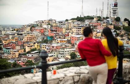 Desde la cima del cerro Santa Ana se obtiene una de las mejores vistas de la ciudad: hay que subir 444 escalones.