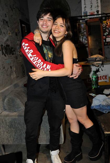 Malena Narvay present su disco Lena y su novio, Julin Serrano estuvo junto a ella para compartir ese memorable momento