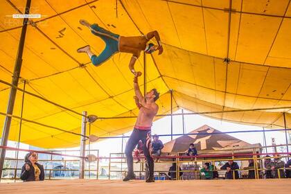 "El Príncipe Aéreo" en acción: el luchador de 26 años que perdió la vida en el ring durante una función en México