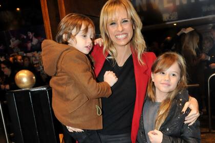 Mariana Fabbiani con sus hijos, Máximo y Matilde, en el Luna Park