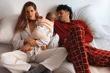 Junto a su hija y su novio, Juan, en dos tiernas imágenes de cuarentena