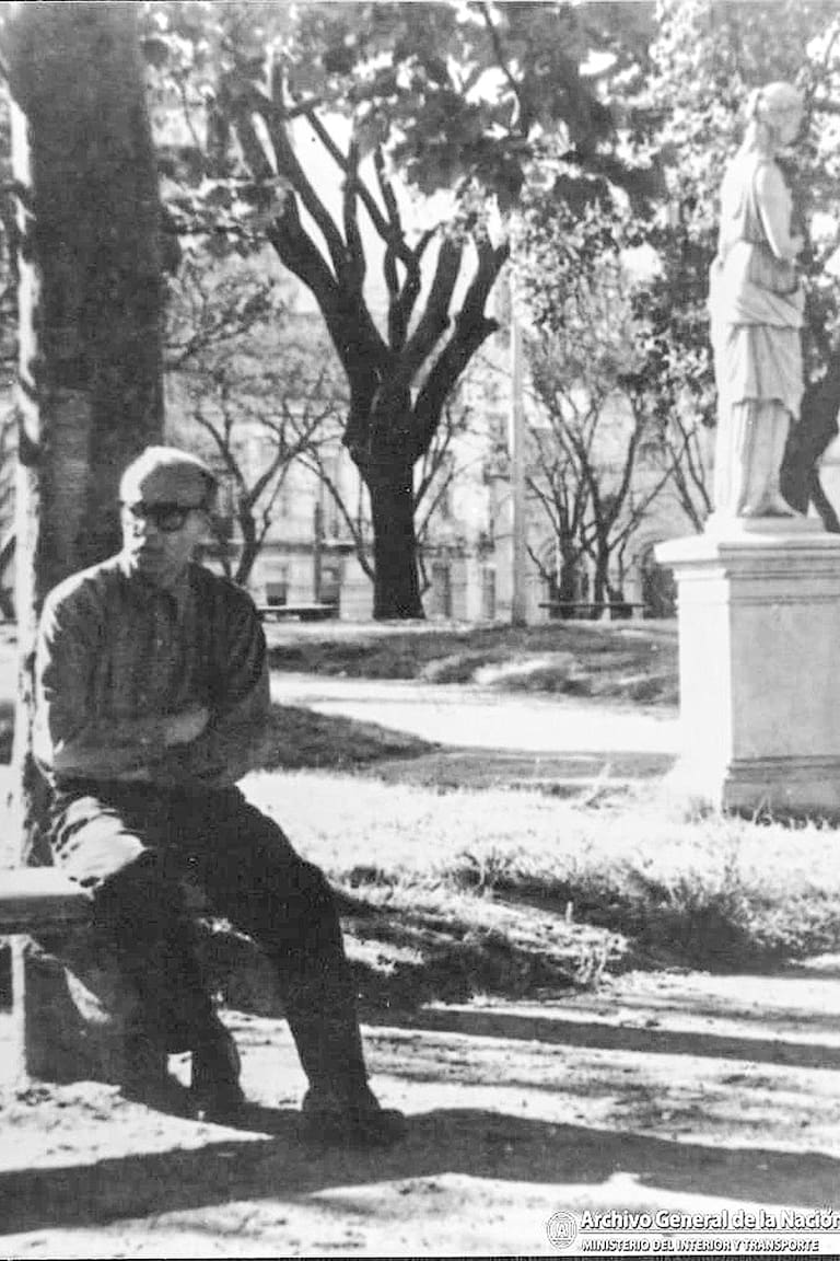 El Parque Lezama fue fuente de inspiración para el escritor Ernesto Sábato. Su novela "Sobre Héroes y Tumbas" comienza junto a la estatua de la diosa Ceres.