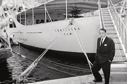 Aristóteles Onassis y su yacht Christina, bautizado así por su hija que se suicidó en Argentina