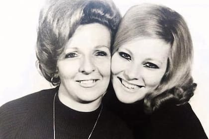 Un retrato con su madre, Giovanna.