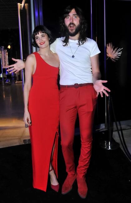 Flor Torrente, quien cantó en el evento, en composé con su novio