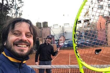 Al periodista Jaime Rosemberg le costó tanto conseguir cancha hoy que tuvo que reservar el turno de las 7.30