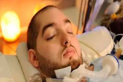 El día de la tragedia, el príncipe tenía 18 años, ahora hace cinco años lo trasladaron a la residencia de la familia donde se encuentra en estado vegetativo