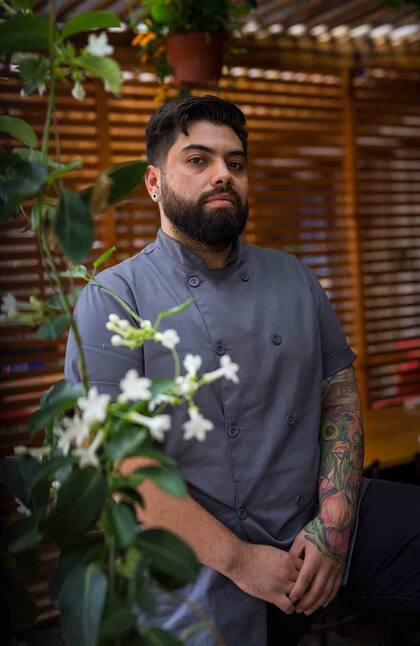 El chef Cristián Sierra abrió su propio restaurante en Providencia. Ofrece un menú de nueve tiempos con maridaje de vinos nacionales.