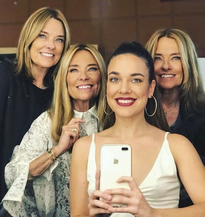 En el Canal KZO, Sonia tiene una columna sobre noticias musicales en el programa Mañanas nuestras, que conducen su mamá y sus tías junto a “Pato” Galván.