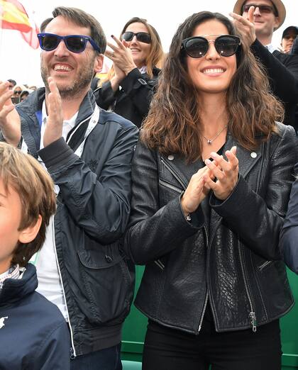 Desde la tribuna, Mery alienta a su enamorado