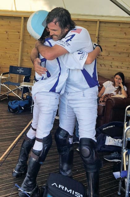 Tras el triunfo Adolfito Cambiaso y su hijo se fundieron en un abrazo. Ambos compartieron equipo con Kiam Hall y Joshua Cork.