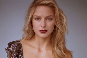 La actriz de Supergirl contó que un ex novio la golpeaba