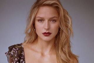 La actriz de Supergirl contó que un ex novio la golpeaba