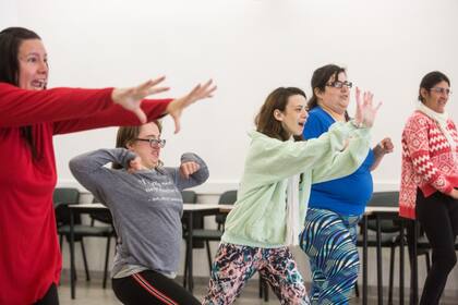Los alumnos, además de tomar clase en el aula, tienen distintos talleres de expresión