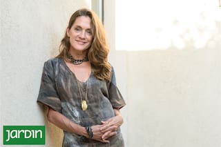 Un refugio en Areco donde los bancos son hongos, las lámparas son nidos o macetas y la naturaleza se vuelve una joya